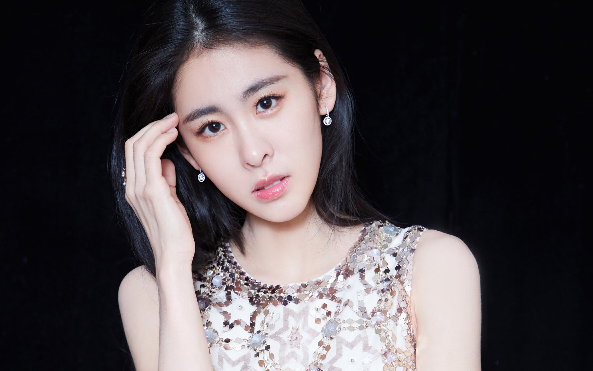 雷霆完封独行侠,季后赛首轮中亚历山大带伤作战,雷霆球员亚历山大